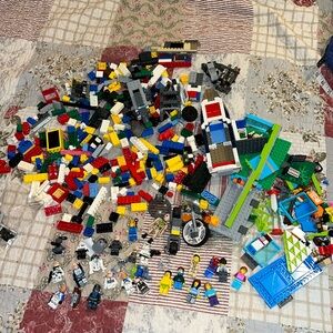 Large lot vintage & new legos figures bricks more Star Wars